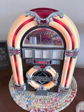 Retro Light-Up Jukebox Decor - Cream and Red